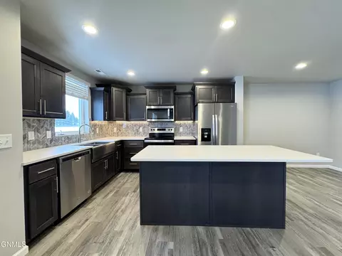 3310 Kenner Loop, Bismarck, ND 58504 photo 3