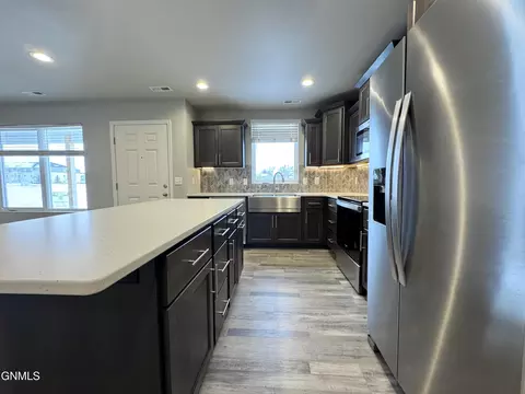 3310 Kenner Loop, Bismarck, ND 58504 photo 18