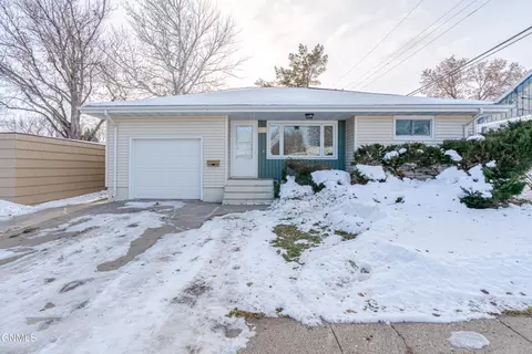 1715 Avenue D Ave, Bismarck, ND 58501