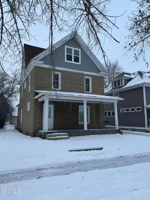 18 1st St NE, Crosby, ND 58730