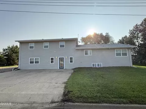 205 Dakota St S, Elgin, ND 58533