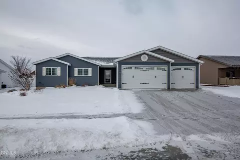 3308 Northrop Dr, Bismarck, ND 58503
