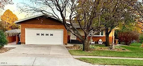 1005 Highland Acres Rd W, Bismarck, ND 58501