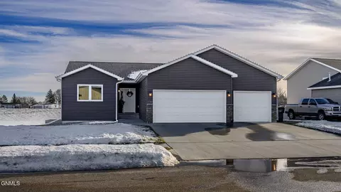 1308 Plains Bnd SE, Mandan, ND 58554