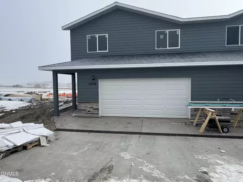 2906 30th Ave W, Williston, ND 58801 photo 2