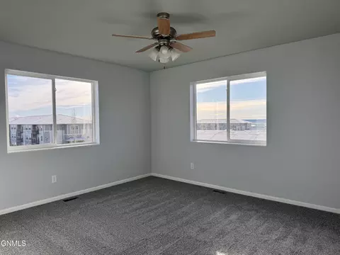 2902 30th Ave W, Williston, ND 58801 photo 7