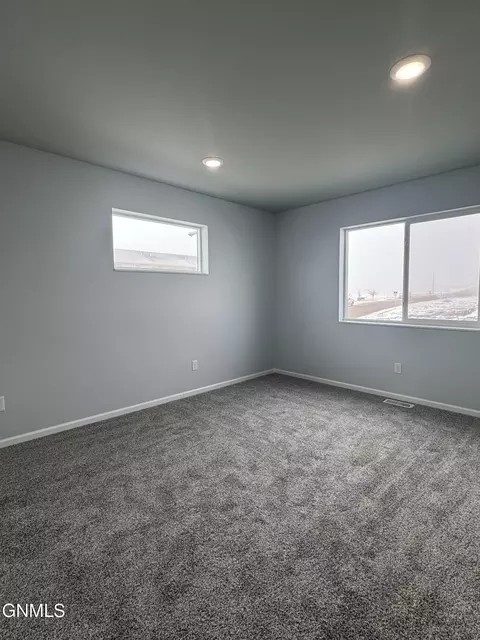 2902 30th Ave W, Williston, ND 58801 photo 16