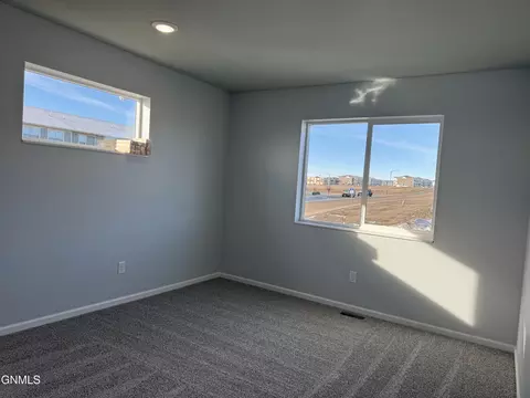 2902 30th Ave W, Williston, ND 58801 photo 8