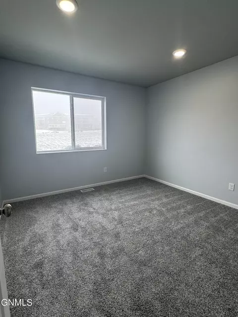 2902 30th Ave W, Williston, ND 58801 photo 17