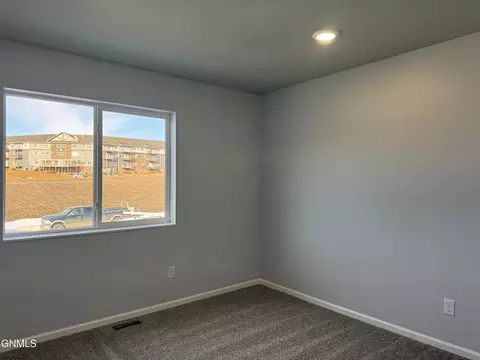2902 30th Ave W, Williston, ND 58801 photo 13
