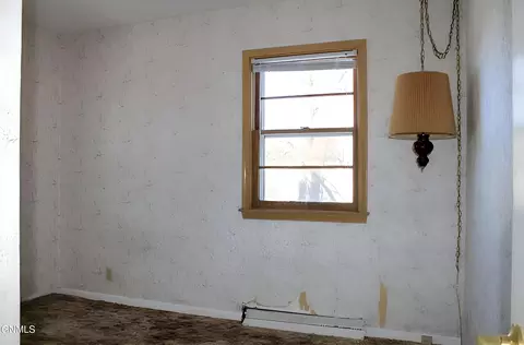 Bedroom - 1402 Main St S, Dickinson, ND 58601 photo 4 of 4