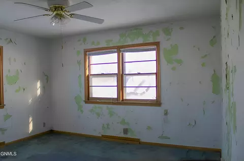 Bedroom - 1402 Main St S, Dickinson, ND 58601 photo 1 of 4