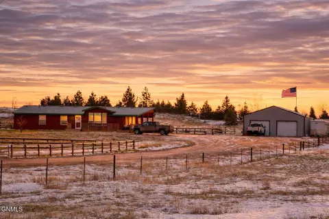 1005 7th St NW, Bowman, ND 58623