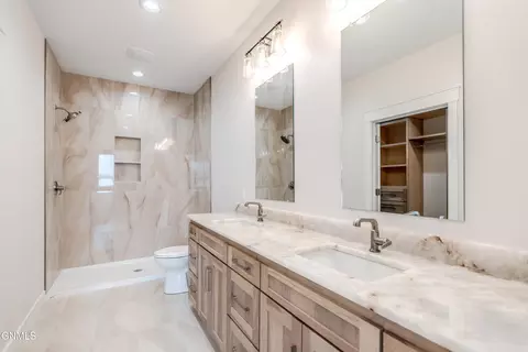 Bath - 3005 Peach Tree Dr, Bismarck, ND 58504 photo 3 of 12