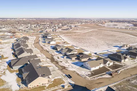 View/Area - 3005 Peach Tree Dr, Bismarck, ND 58504 photo 2 of 3