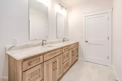 Bath - 3005 Peach Tree Dr, Bismarck, ND 58504 photo 6 of 12