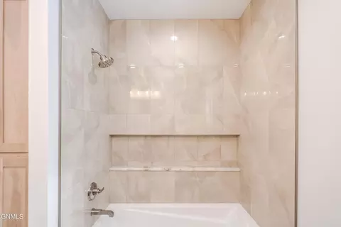 Bath - 3005 Peach Tree Dr, Bismarck, ND 58504 photo 10 of 12