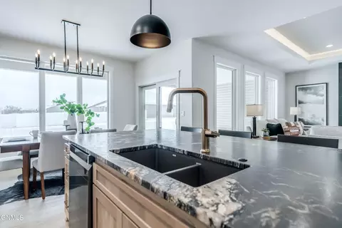 Kitchen - 3005 Peach Tree Dr, Bismarck, ND 58504 photo 6 of 10
