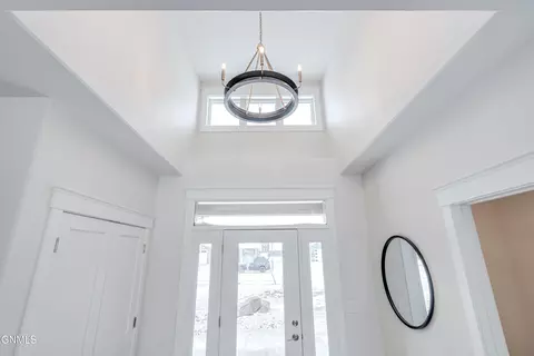 Entry Way - 3005 Peach Tree Dr, Bismarck, ND 58504 photo 2 of 9