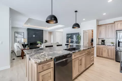Kitchen - 3005 Peach Tree Dr, Bismarck, ND 58504 photo 10 of 10