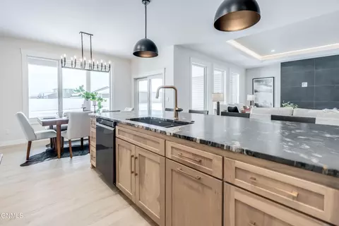 Kitchen - 3005 Peach Tree Dr, Bismarck, ND 58504 photo 5 of 10