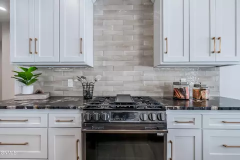 Kitchen - 3005 Peach Tree Dr, Bismarck, ND 58504 photo 8 of 10