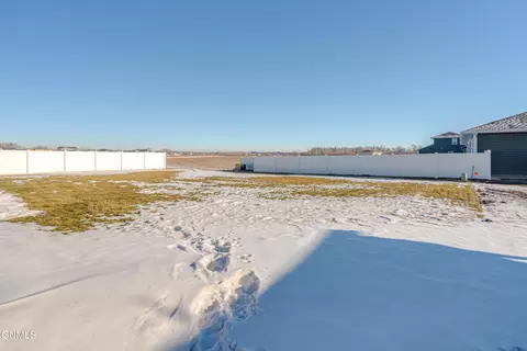 Exterior - 3005 Peach Tree Dr, Bismarck, ND 58504 photo 2 of 5