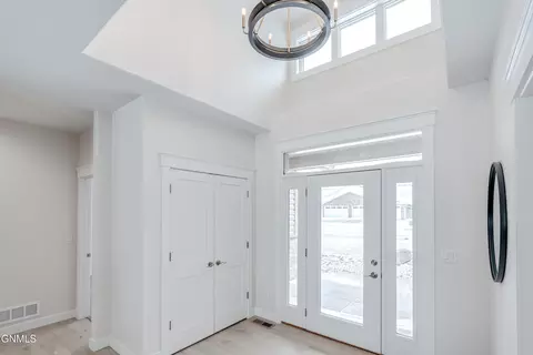 Entry Way - 3005 Peach Tree Dr, Bismarck, ND 58504 photo 3 of 9