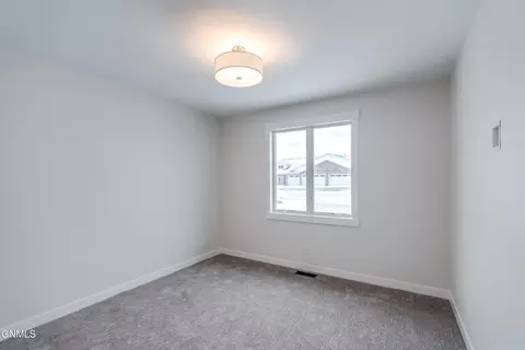 Bedroom - 3005 Peach Tree Dr, Bismarck, ND 58504 photo 5 of 8