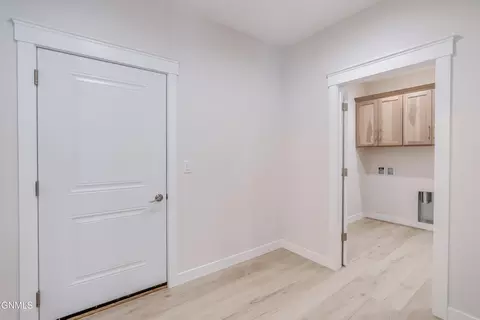 Entry Way - 3005 Peach Tree Dr, Bismarck, ND 58504 photo 6 of 9