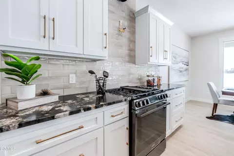 Kitchen - 3005 Peach Tree Dr, Bismarck, ND 58504 photo 4 of 10