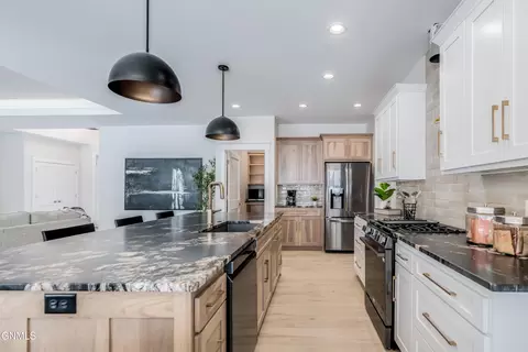 Kitchen - 3005 Peach Tree Dr, Bismarck, ND 58504 photo 9 of 10