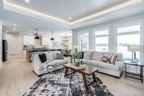 Living - 3005 Peach Tree Dr, Bismarck, ND 58504 photo 2 of 5
