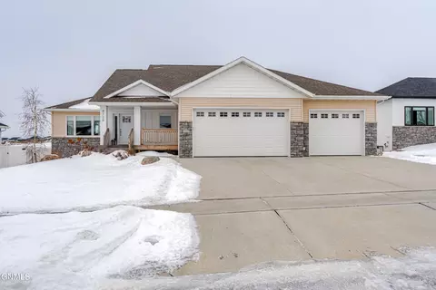 4720 Kites Ln, Bismarck, ND 58503