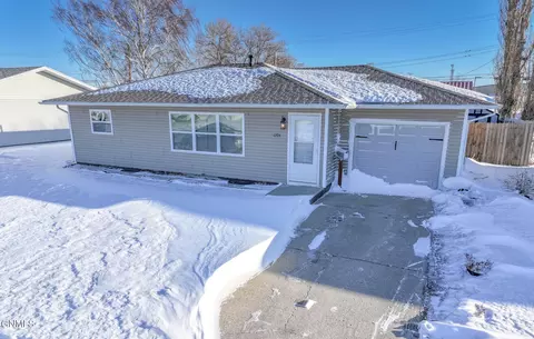 1208 13th Ave W, Williston, ND 58801
