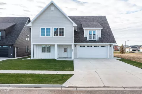 205 Lennox Dr, Bismarck, ND 58504