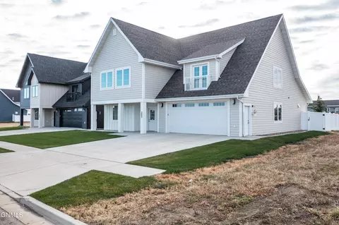205 Lennox Dr, Bismarck, ND 58504