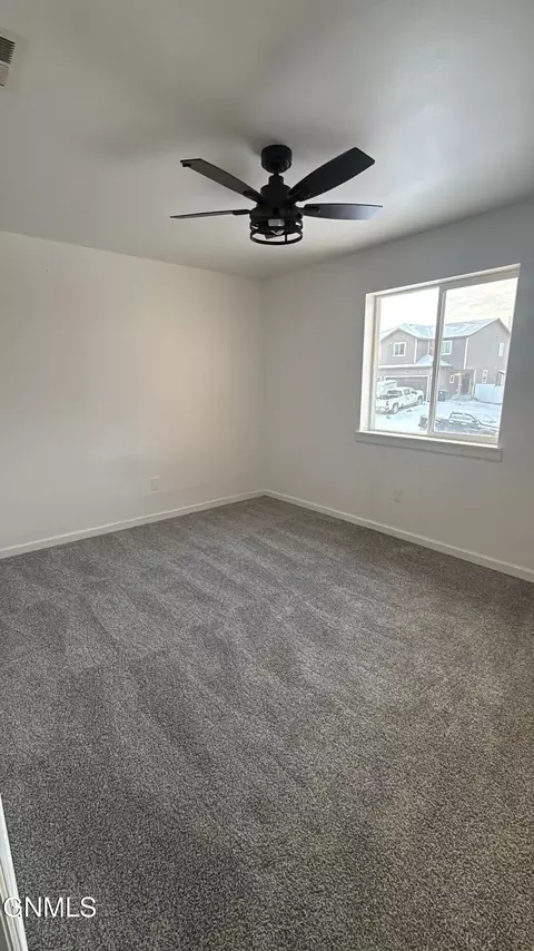 13717 Kristina St, Williston, ND 58801