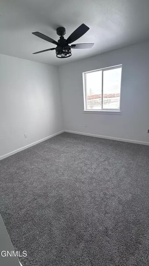 13717 Kristina St, Williston, ND 58801 photo 3