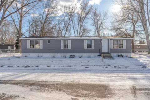 454 Piccadilly Cir, Bismarck, ND 58504