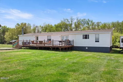 11592 62nd St NW, Ray, ND 58849