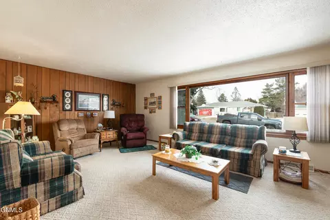 425 Interstate Ave NW, Bismarck, ND 58503 photo 2