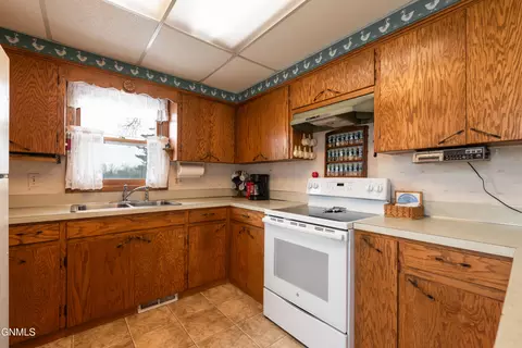 425 Interstate Ave NW, Bismarck, ND 58503 photo 11