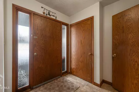 425 Interstate Ave NW, Bismarck, ND 58503 photo 4