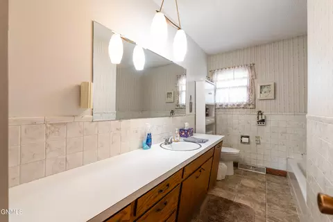 425 Interstate Ave NW, Bismarck, ND 58503 photo 16