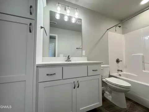 109 Kenner Loop, Bismarck, ND 58504 photo 16