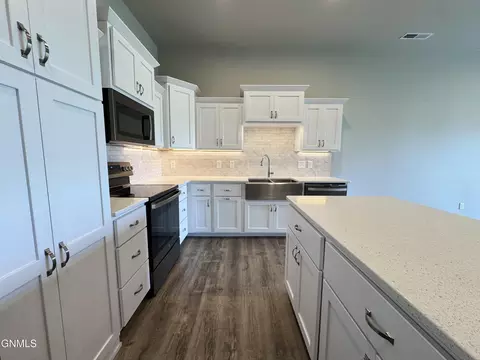 109 Kenner Loop, Bismarck, ND 58504 photo 23