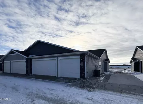 109 Kenner Loop, Bismarck, ND 58504 photo 11