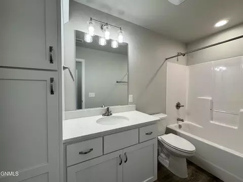 109 Kenner Loop, Bismarck, ND 58504 photo 17