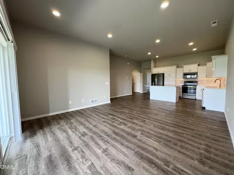 109 Kenner Loop, Bismarck, ND 58504 photo 30